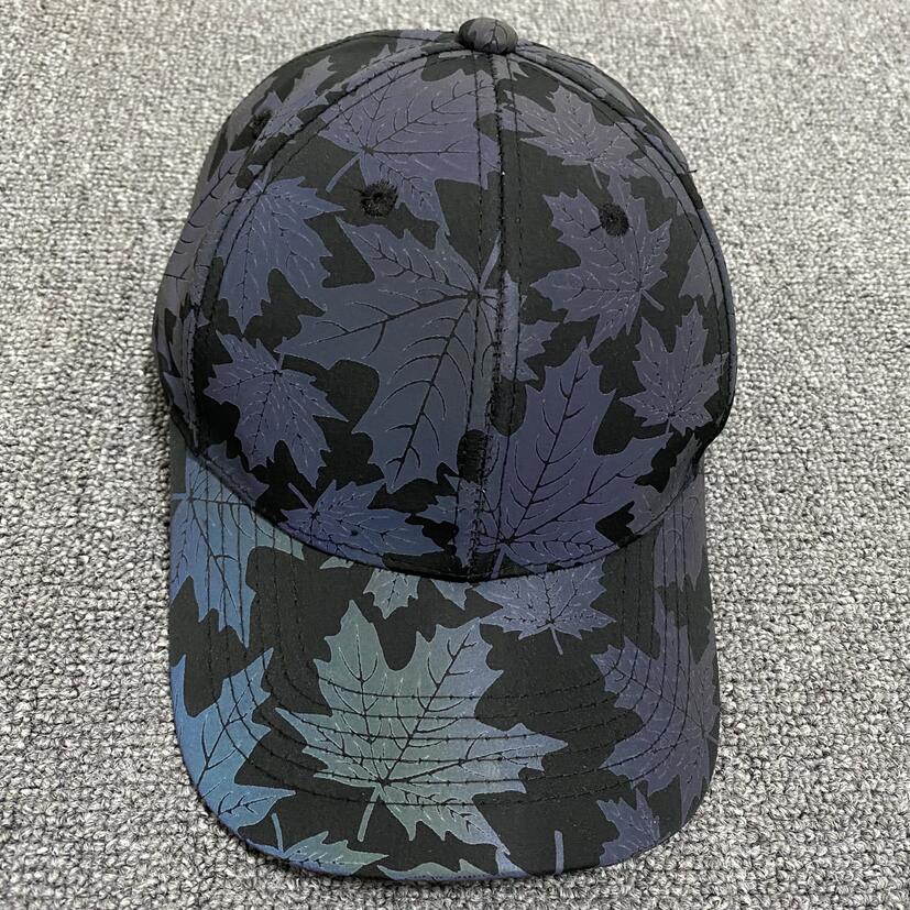 Casquette réfléchissante extérieure en forme de feuille d'érable colorée