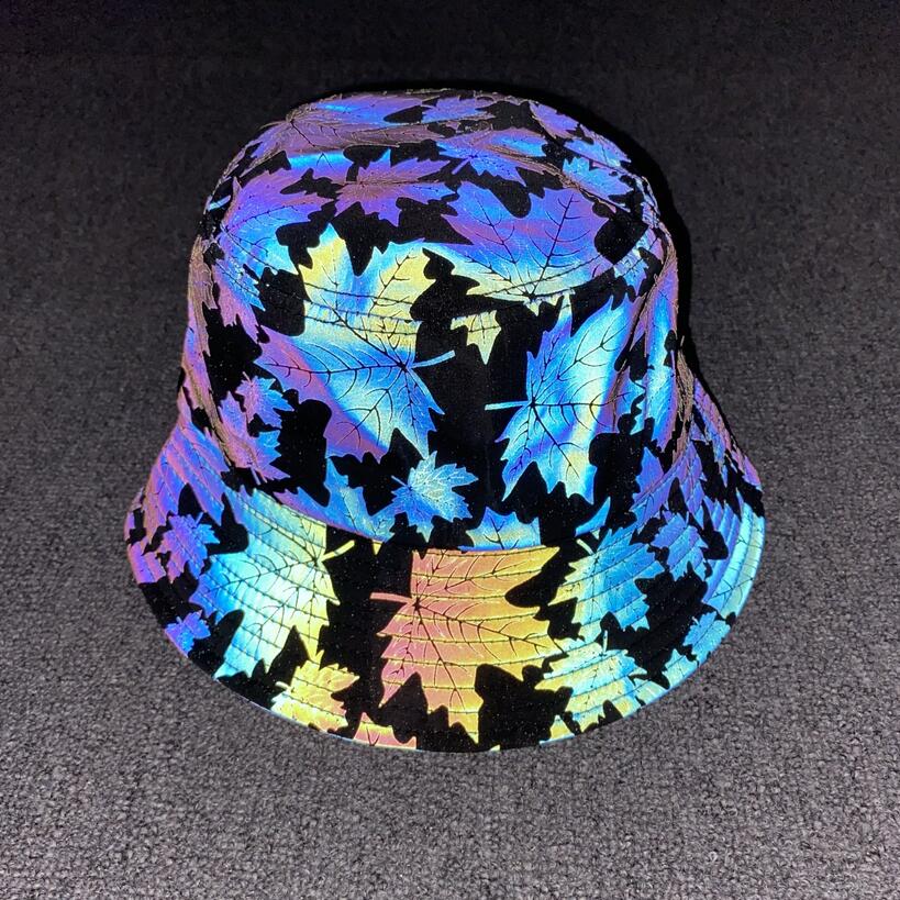 Casquette réfléchissante extérieure en forme de feuille d'érable colorée