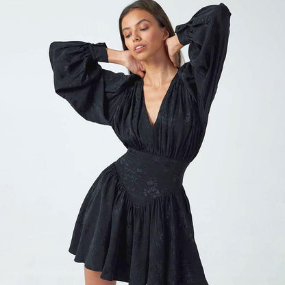 Robe ajustée en jacquard à taille volantée