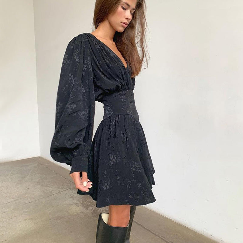 Robe ajustée en jacquard à taille volantée