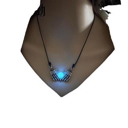 Collar luminoso con colgante de corazón de palma y calavera de Halloween para mujer, joyería brillante, gargantilla de cadena, regalo llamativo para fiesta