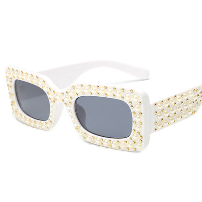 Women's Square Diamond Sunglasses Street Shot