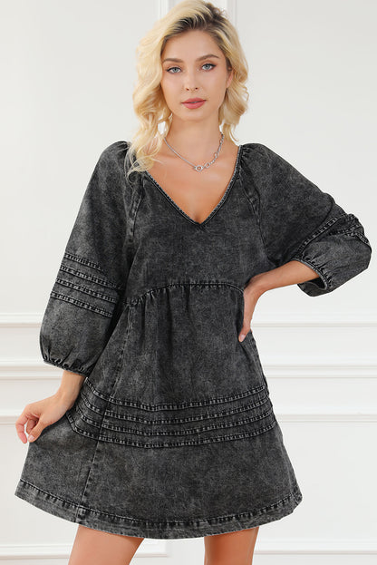 Mini-robe en jean à col en V et dos noué