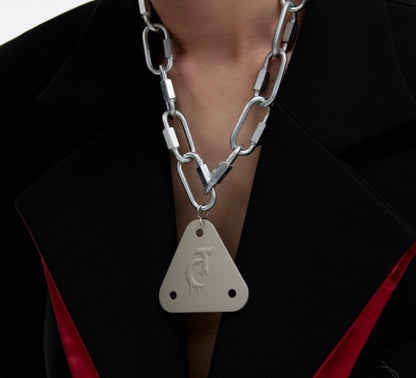 Niche métal Triangle pendentif collier givré industrie lourde serrure Punk clavicule chaîne hommes