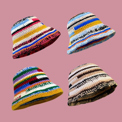 Chapeau tricoté rayé fait main de couleur pour enfants