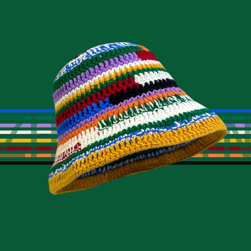 Chapeau tricoté rayé fait main de couleur pour enfants