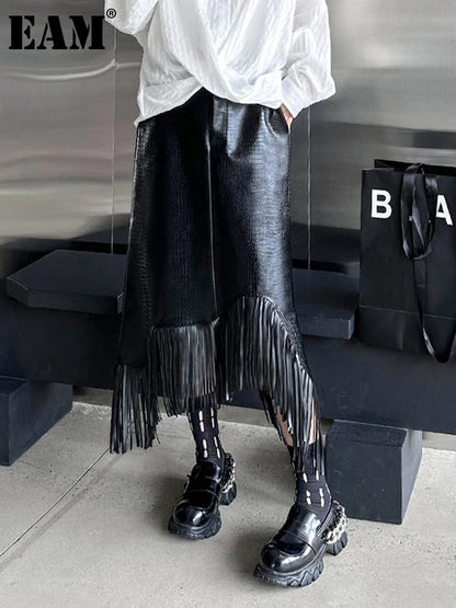 [EAM] High Elastic Waist Black Pu Leather Tassels Irregular Half-body Skirt Women Fashion Tide New Spring Autumn 2024 1DH1208