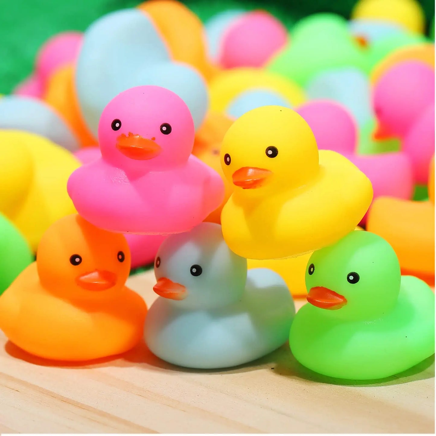 Paquete de 100 mini patos de goma multicolores, juguetes de baño, patitos de colores 