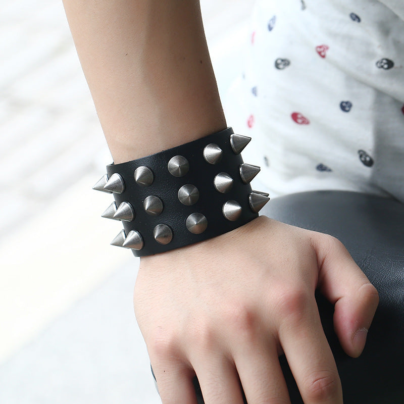 Bracelet en peau de vache punk non traditionnel