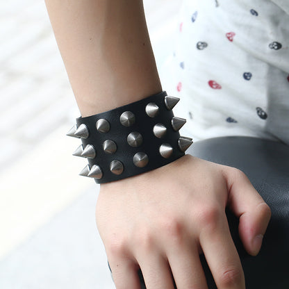 Bracelet en peau de vache punk non traditionnel