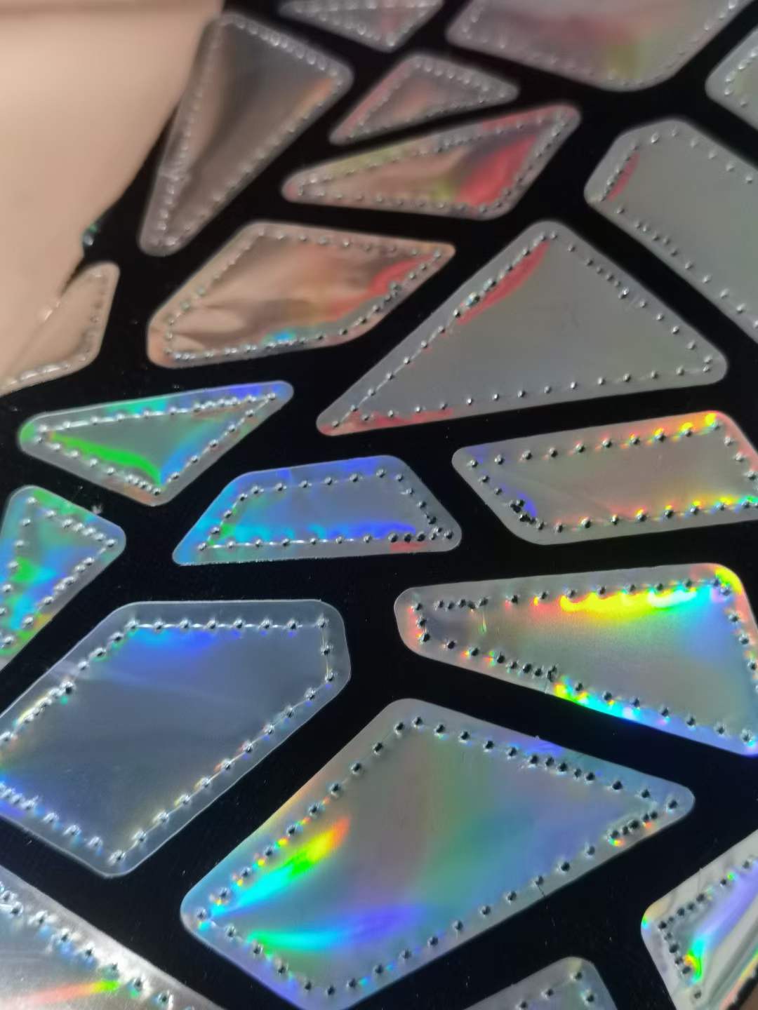 Traje estereoscópico de hombros altos reflectante plateado